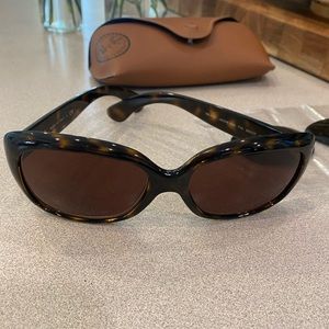 Women’s RayBan sunglasses in great shape!